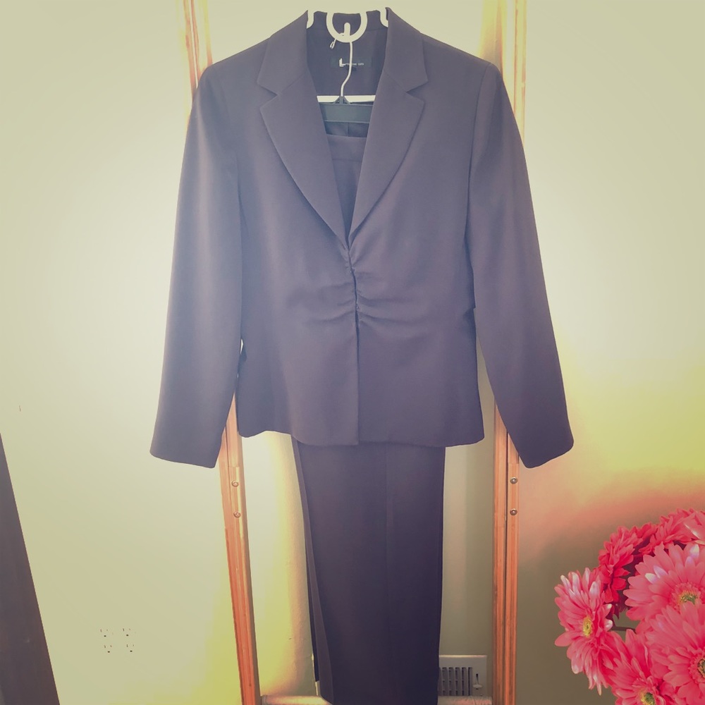 Eggplant Larry Levine 2 piece pant suit